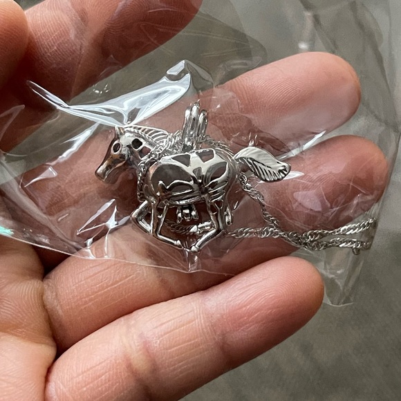 NWT Horse Unicorn Luminous Glow in The Dark Pendant Chain Necklace Jewelry Gift - Picture 8 of 8